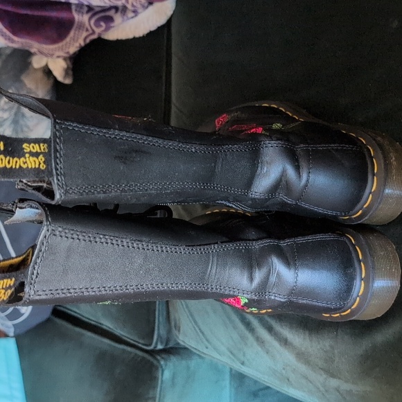 Dr. Martens Black Boot Floral Embroidery Size 9 - Picture 4 of 7